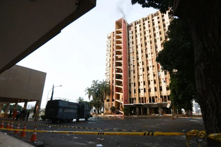 da-pompa-ao-abandono:-torre-palace-ja-recebeu-garrincha-e-astros-de-hollywood