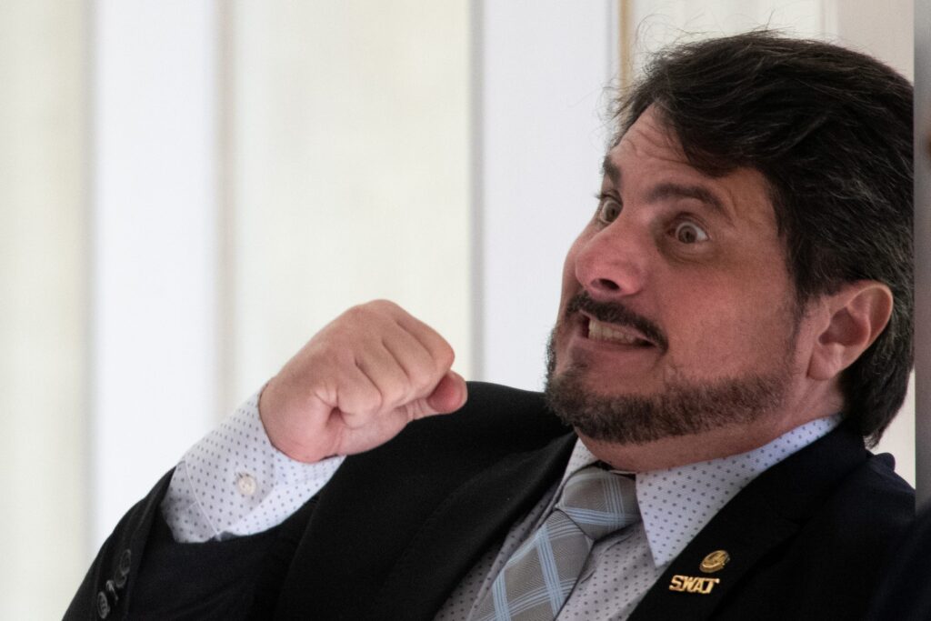 senador-pede-a-gonet-investigacao-contra-delegado-da-pf-que-o-indiciou