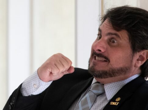 senador-pede-a-gonet-investigacao-contra-delegado-da-pf-que-o-indiciou