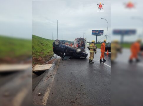 fila-de-carros:-carro-capota-e-causa-transito-quilometrico-na-epdb