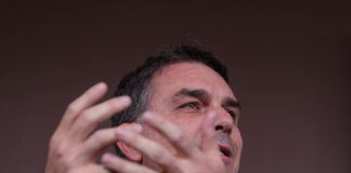 flavio-bolsonaro-se-reune-com-caiado-para-discutir-2026