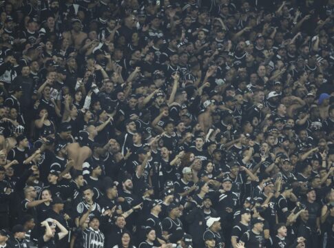 organizadas-do-corinthians-fazem-convocacao-geral-antes-de-decisao