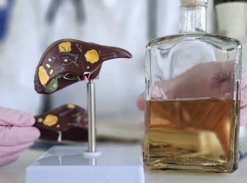 ressaca?-saiba-em-quanto-tempo-o-figado-“elimina”-o-alcool-do-corpo