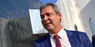 lider-do-pt-celebra-cassacao-de-eduardo-e-ramagem:-“vitoria-dupla”