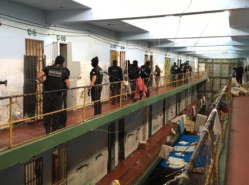 preso-de-mg-alugava-celular-por-r$-100-a-hora-para-comprar-droga-do-cv