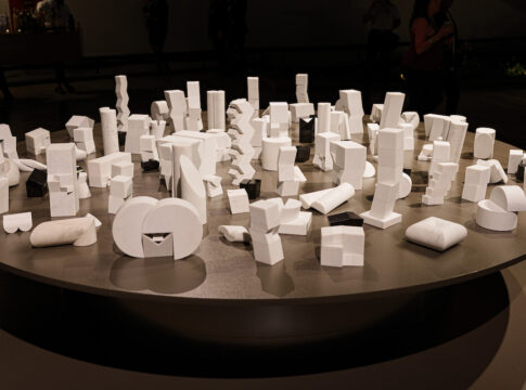 gratuita,-megaexposicao-inedita-de-sergio-camargo-no-df-e-uma-das-maiores-ja-realizadas-para-o-escultor