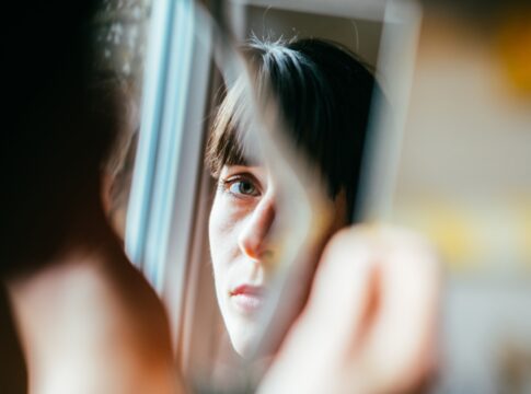 expressoes-faciais-podem-revelar-tendencia-a-depressao,-diz-estudo