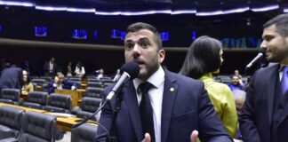 alvo-da-pf,-deputado-jordy-diz-que-a-operacao-foi-“covarde”