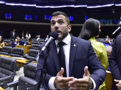 alvo-da-pf,-deputado-jordy-diz-que-a-operacao-foi-“covarde”