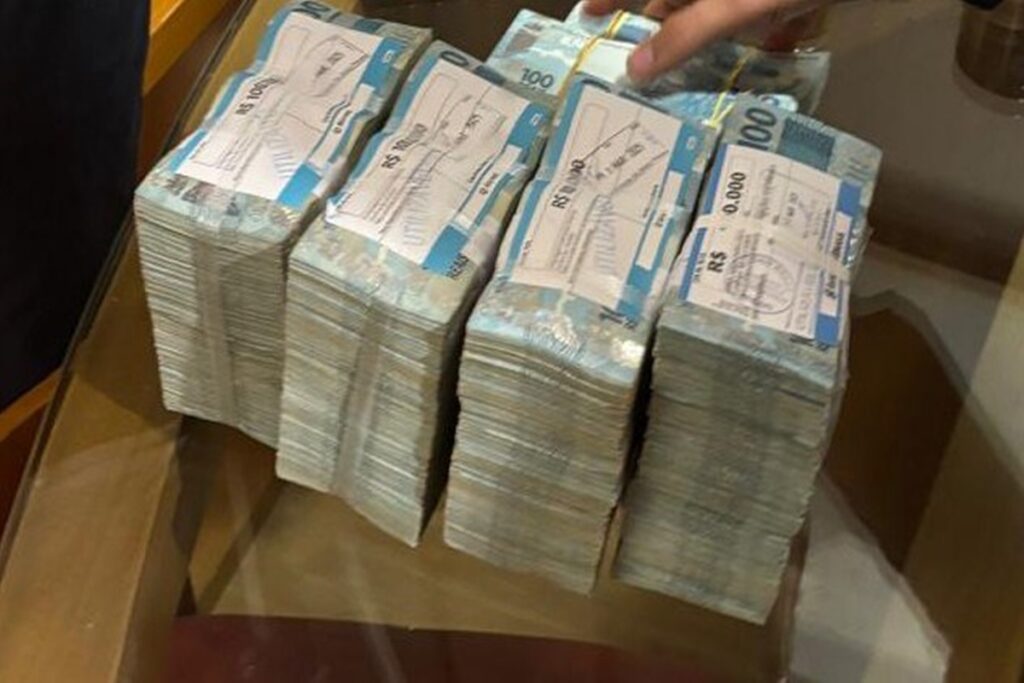 pf-apreende-r$-430-mil-em-quarto-de-hotel-de-sostenes-cavalcante