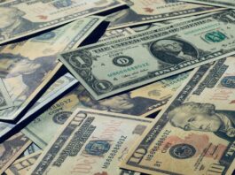 dolar-sobe-com-votacao-do-orcamento-no-brasil-e-juros-no-japao