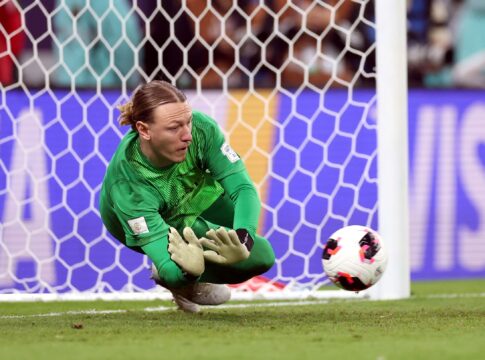 heroi-do-psg,-goleiro-safonov-fraturou-a-mao-contra-o-flamengo