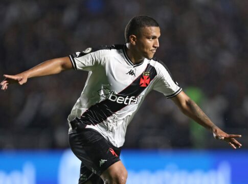 volante-do-vasco-rompe-ligamento-e-passara-por-cirurgia-no-joelho