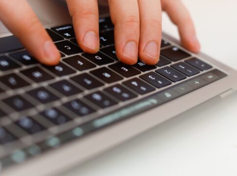 policia-prende-suspeitos-de-perseguir-vitimas-on-line-durante-um-ano