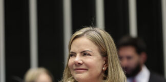 gleisi-usa-caso-do-filho-de-lula-para-responder-criticas-a-investigacoes-da-pf