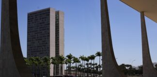 com-meta-fiscal-e-alta-nas-emendas,-congresso-aprova-orcamento-de-2026