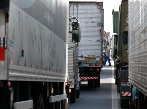 cmn-regulamenta-linha-de-r$-6-bi-para-financiamento-de-caminhoes