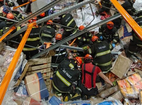 prateleira-com-80-toneladas-desaba-sobre-funcionario-de-atacadista-em-sp