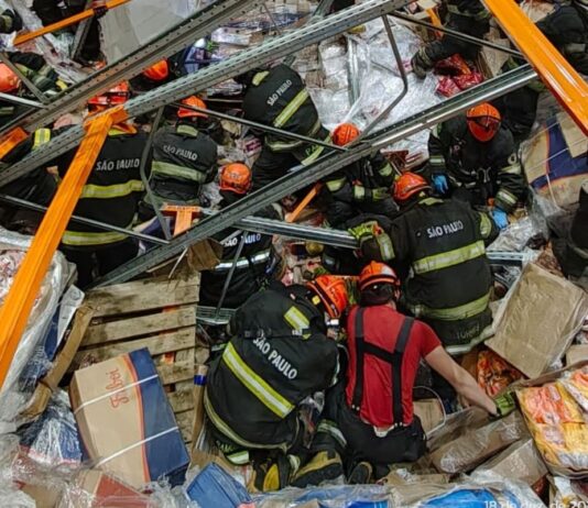 prateleira-com-80-toneladas-desaba-sobre-funcionario-de-atacadista-em-sp