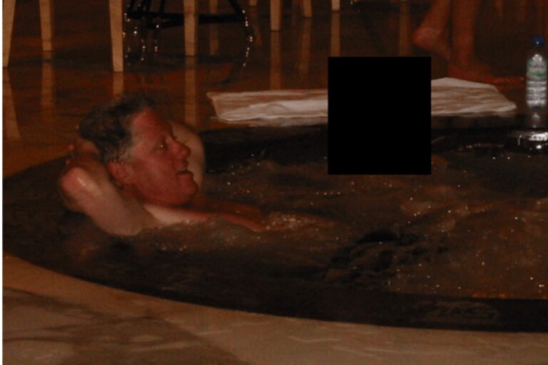 arquivos-epstein-divulgados-revelam-novas-fotos-de-bill-clinton