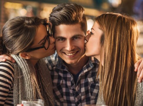 menage:-5-posicoes-bem-safadas-para-provar-(e-gozar)-no-sexo-a-tres