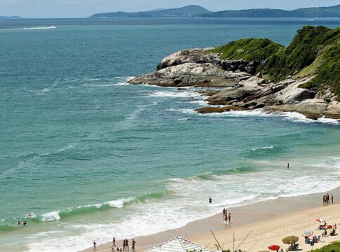 nudismo-passa-a-ser-proibido-na-praia-do-pinho-em-balneario-camboriu