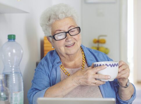 nutricionista-aponta-cha-popular-que-auxilia-na-reducao-da-glicose