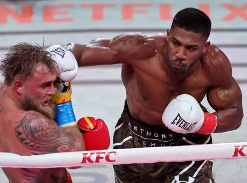 anthony-joshua-nocauteia-e-fratura-a-mandibula-de-jake-paul;-confira