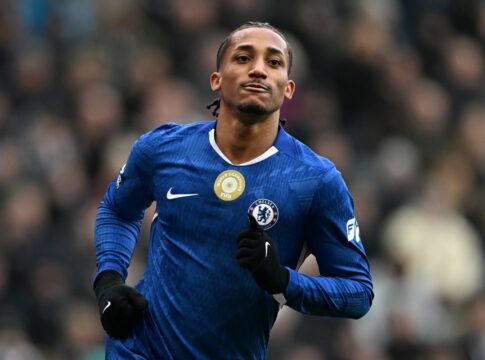 com-gol-de-joao-pedro,-chelsea-busca-empate-contra-o-newcastle