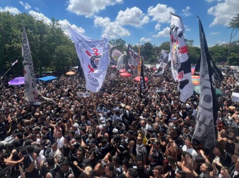 torcida-do-corinthians-faz-festa-antes-da-final-da-copa-do-brasil