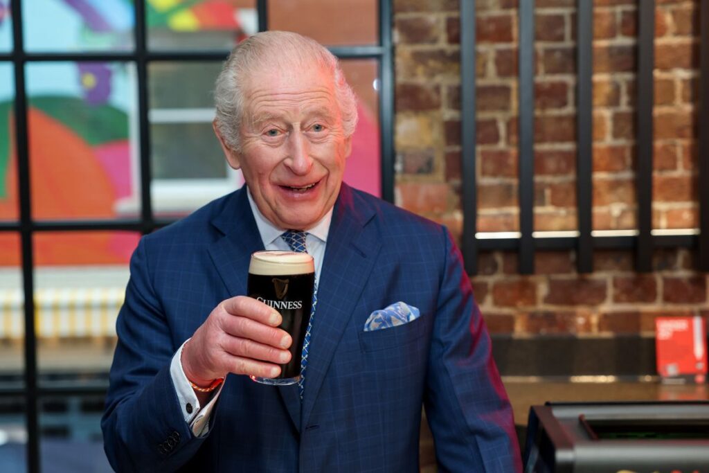 rei-charles-investe-em-remedio-natural-para-“curar”-ressaca-de-natal