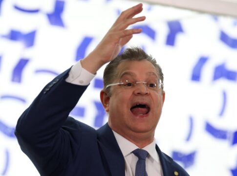 em-sacos,-malas-e-cuecas-(por-mary-zaidan) 