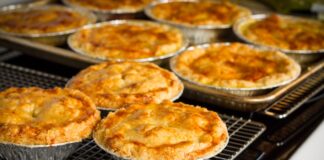 tortinha-de-frango-macia-e-dourada-feita-em-casa