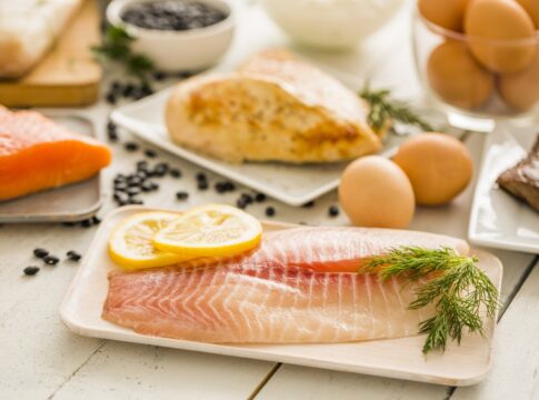 tilapia-ao-mediterraneo-facil-e-cheia-de-sabor:-almoco-digno-de-chef