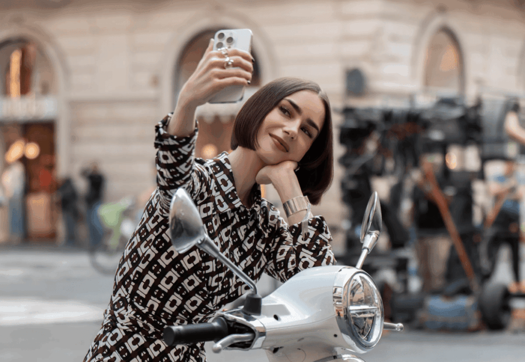 emily-in-paris:-da-ousadia-francesa-a-elegancia-italiana