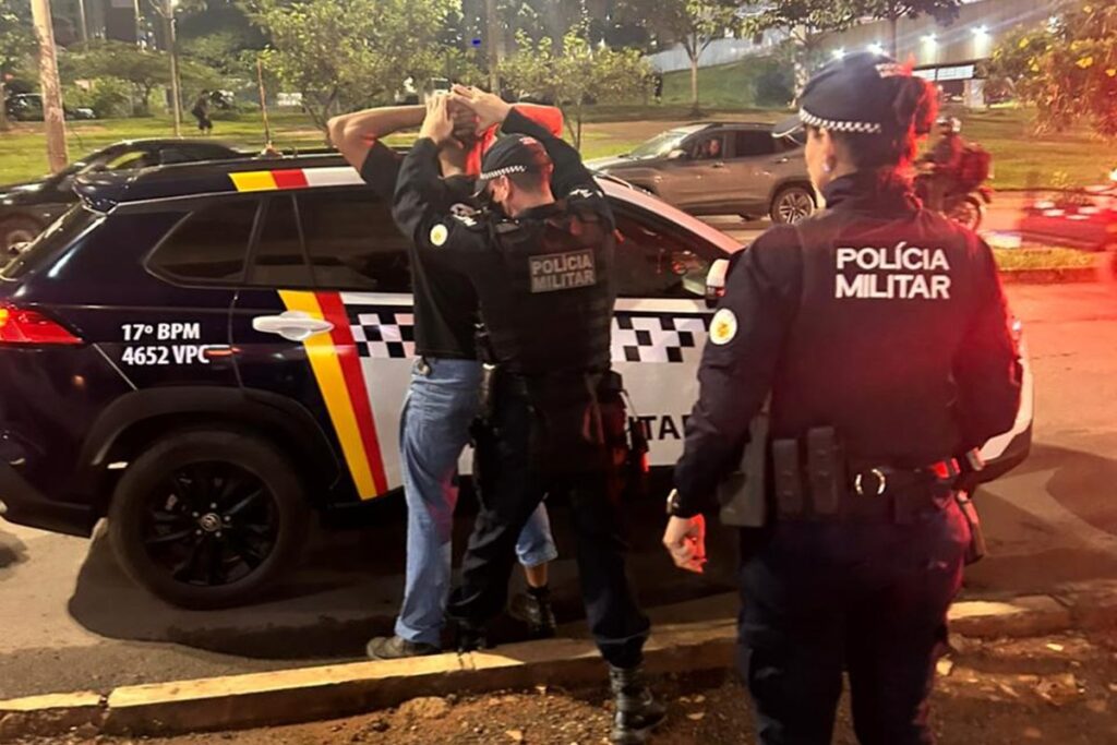 cheiro-de-maconha:-gerente-puxa-faca-para-clientes-em-confusao-de-bar