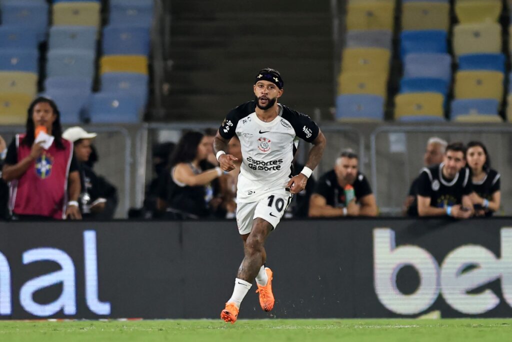 memphis-depay-marca-o-2o-gol-do-corinthians-na-final;-veja