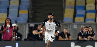 memphis-depay-marca-o-2o-gol-do-corinthians-na-final;-veja