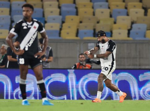 heroi-do-corinthians-na-copa-do-brasil,-depay-conquista-10o-titulo