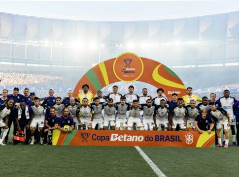 apos-conquistar-o-tetra,-corinthians-se-iguala-ao-seu-maior-rival