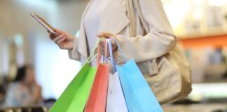 vai-as-compras?-saiba-os-riscos-e-cuidados-ao-carregar-sacolas-pesadas