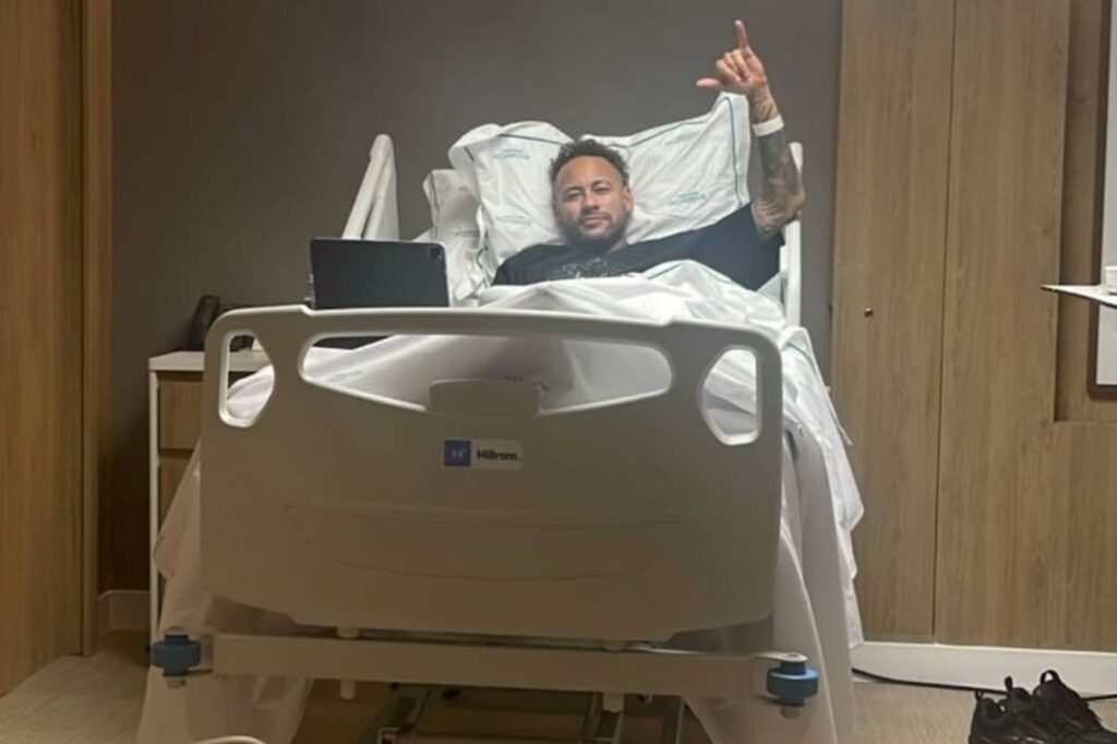 neymar-deve-passar-por-cirurgia-no-joelho-nesta-segunda-feira