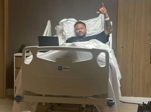 neymar-deve-passar-por-cirurgia-no-joelho-nesta-segunda-feira