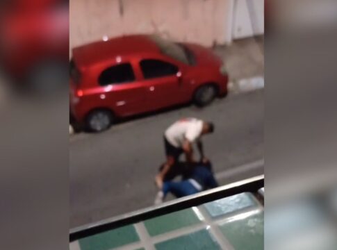 crime-barbaro:-homem-esfaqueia-ex-ate-a-morte-no-meio-da-rua-em-osasco