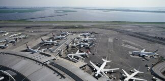piloto-e-controlador-aereo-batem-boca-durante-pouso-em-nova-york;-ouca