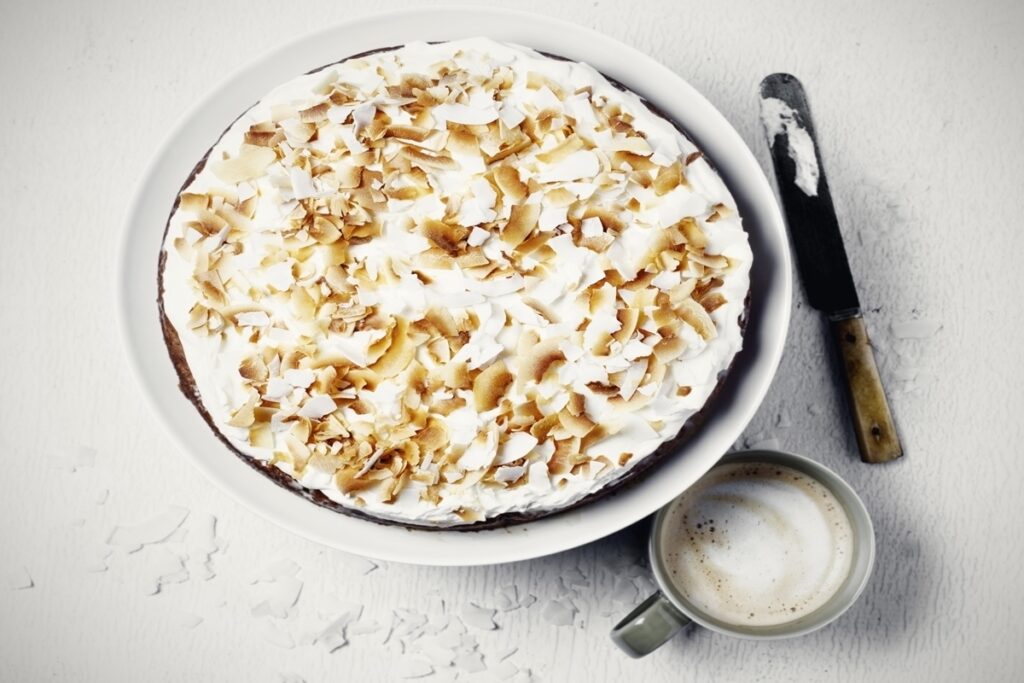 bolo-de-coco-classico-para-servir-bem-geladinho