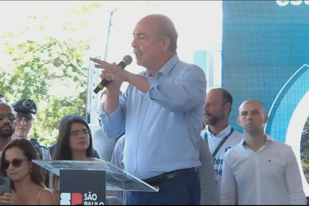 mercadante-e-vaiado-apos-listar-feitos-de-lula-em-evento-de-tarcisio