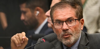 deputado-importuna-jornalista-apos-reportagem-sobre-lifiting-facial