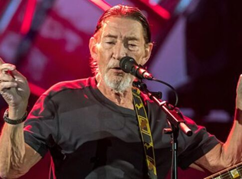 quem-foi-chris-rea,-cantor-de-hino-natalino-que-morreu-aos-74-anos