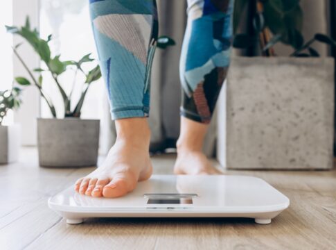 alimentos-para-comer-a-noite-que-ajudam-a-queimar-gordura-apos-os-50